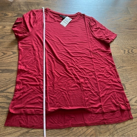 NWT woman’s Alfani notched side smooth shirt size medium red Burgundy color - Picture 4 of 9